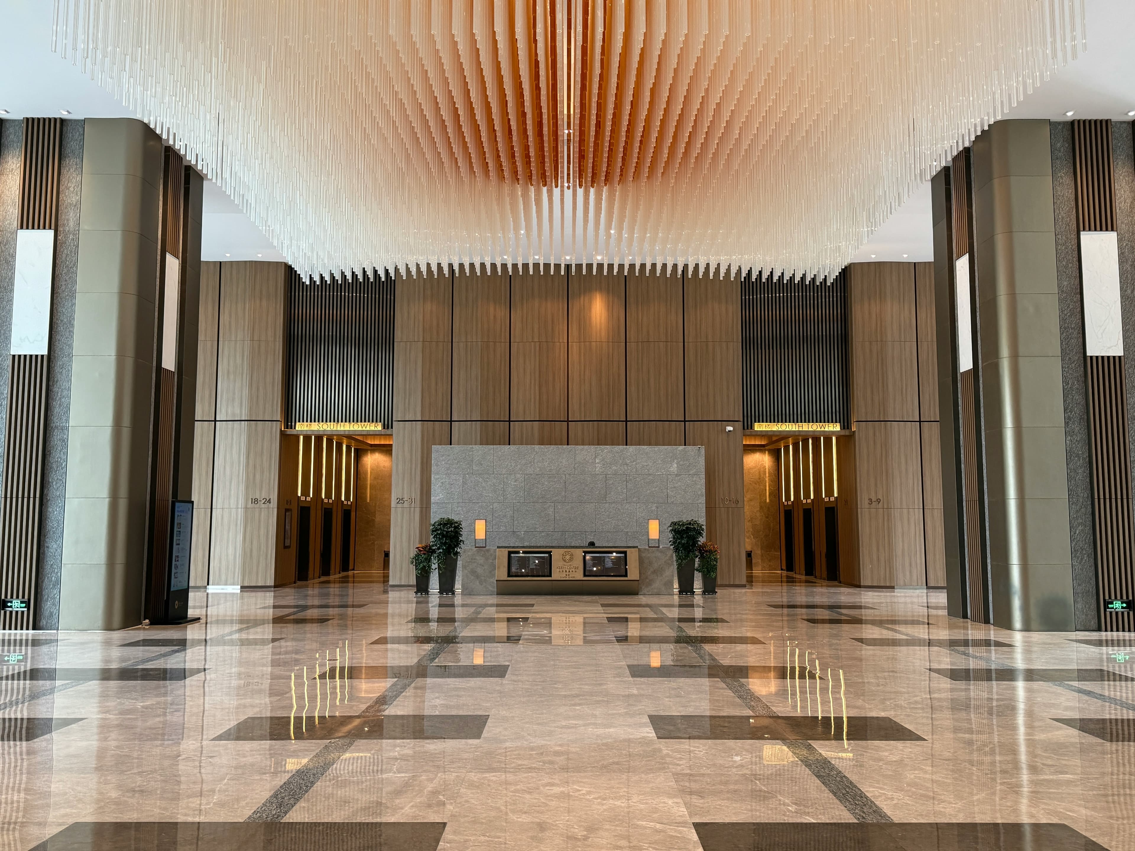 Grand hall d'accueil en marbre